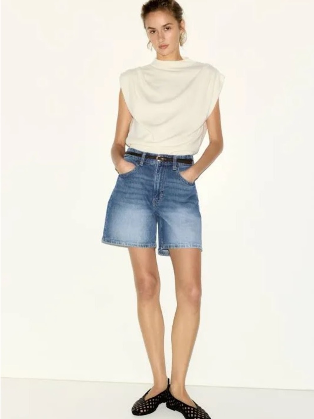 H&M Denim High Waist Aline Curvy Friendly Medium Wash Parisian Minimalist Short